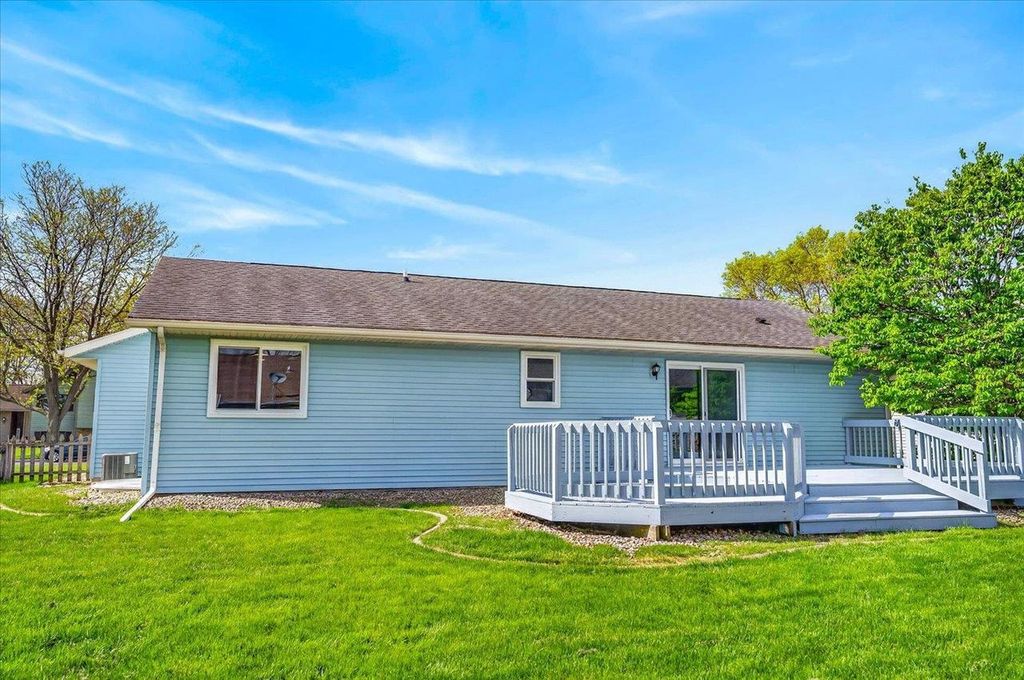 Photo of 618 Robin DRIVE, Sun Prairie, WI 53590 (MLS # 2021199)