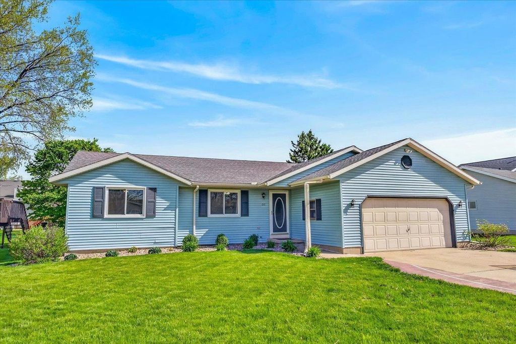 Photo of 618 Robin DRIVE, Sun Prairie, WI 53590 (MLS # 2021199)
