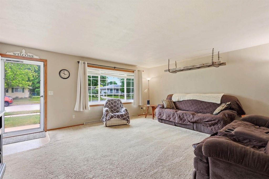 Photo of 1786 Schaefer CIRCLE, Appleton, WI 54915 (MLS # 50330078)