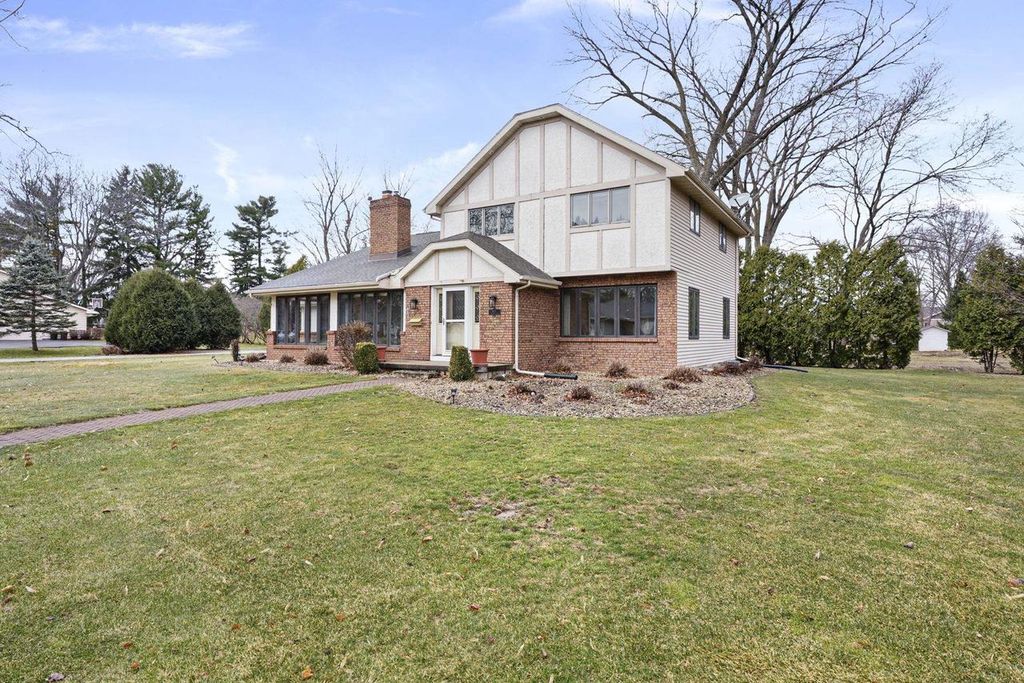 Photo of 607 Greenway ROAD, Monona, WI 53716 (MLS # 2017546)