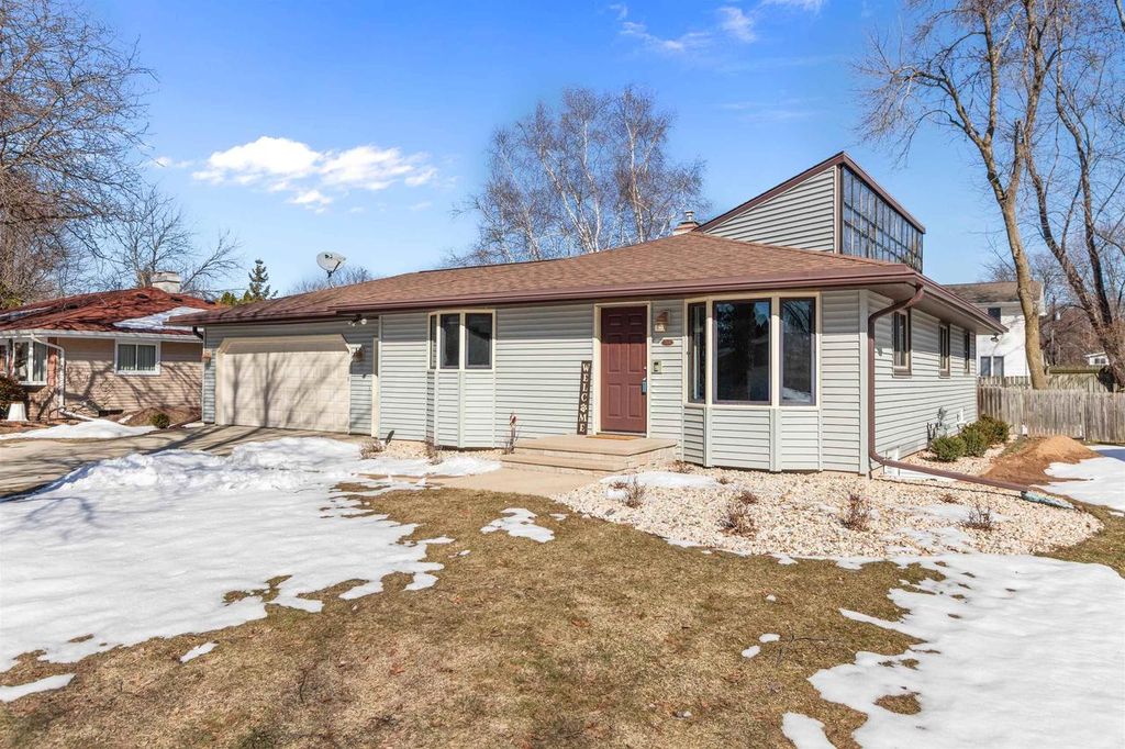 Photo of 1800 S Kasper DRIVE, Appleton, WI 54914 (MLS # 50322626)