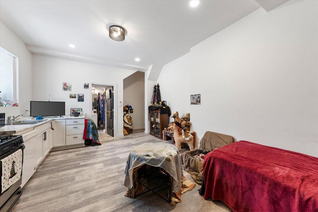 Photo of 4630 W North AVENUE, Milwaukee, WI 53208 (MLS # 1948236)