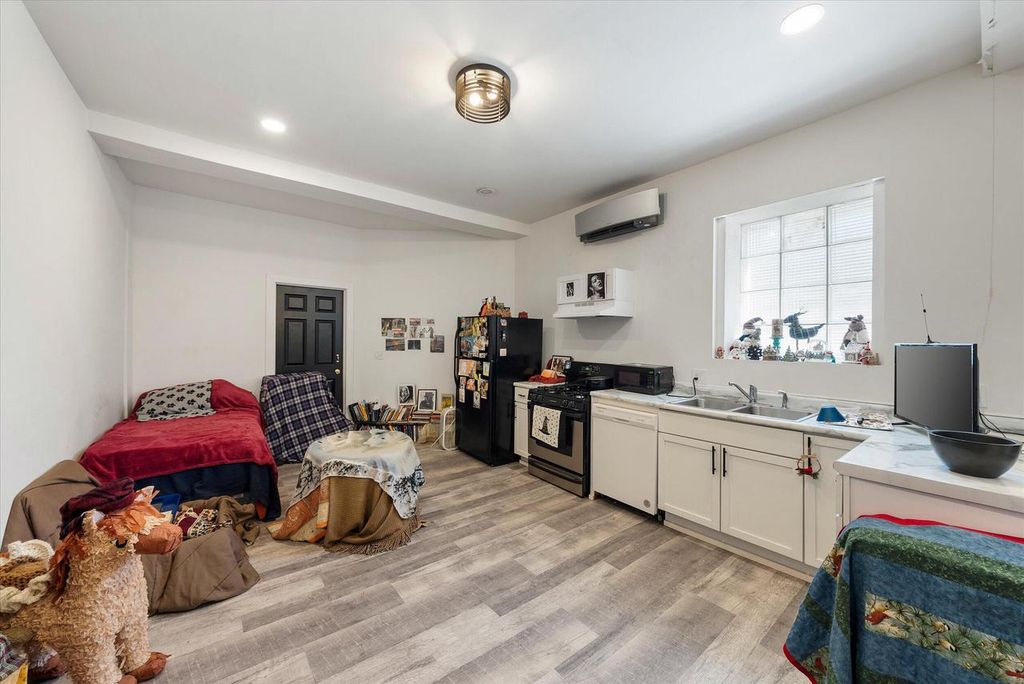 Photo of 4630 W North AVENUE, Milwaukee, WI 53208 (MLS # 1948236)