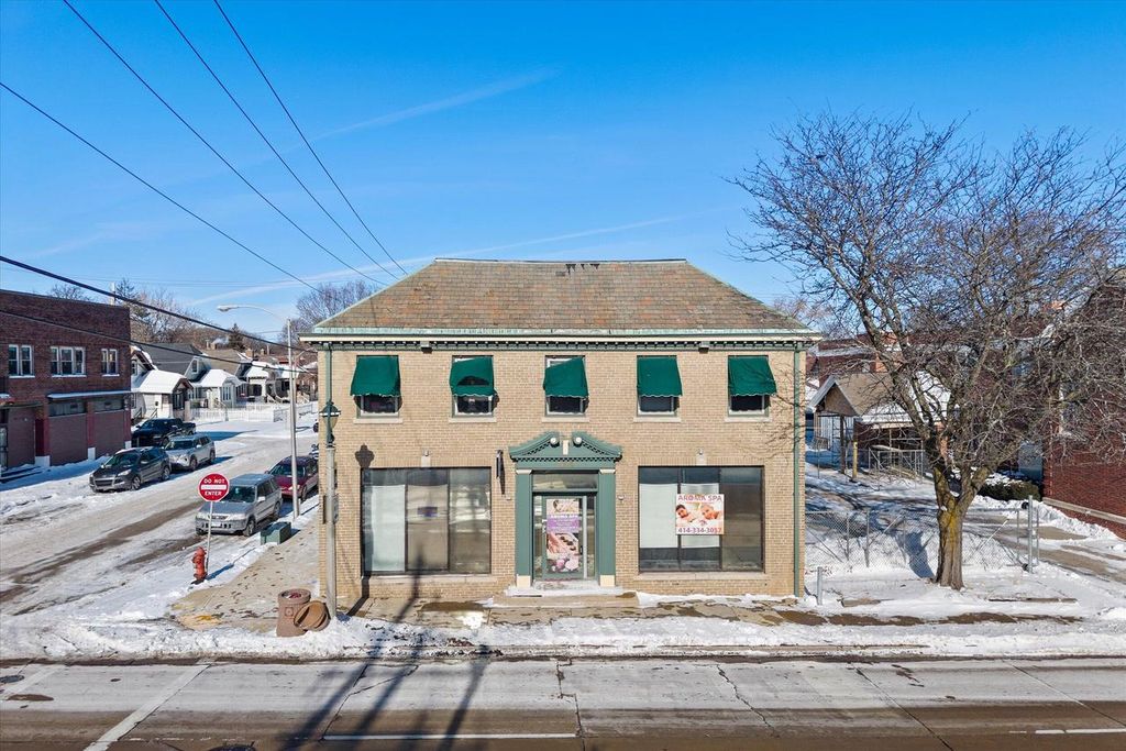 Photo of 4630 W North AVENUE, Milwaukee, WI 53208 (MLS # 1948236)