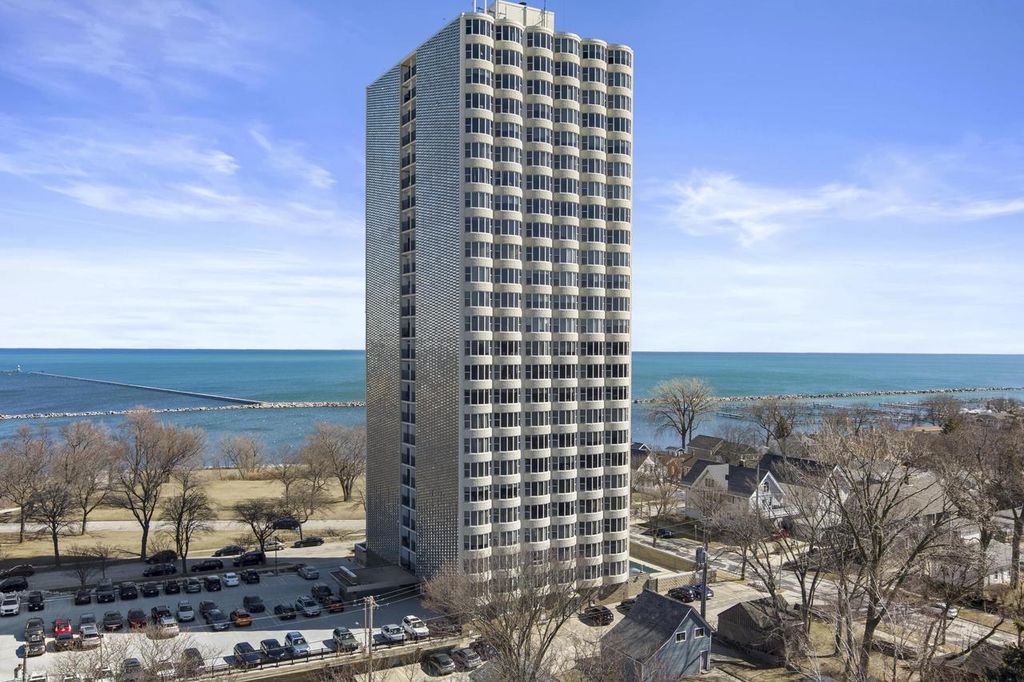 Photo of 2525 S Shore DRIVE #UNIT 18B, Milwaukee, WI 53207 (MLS # 1946858)