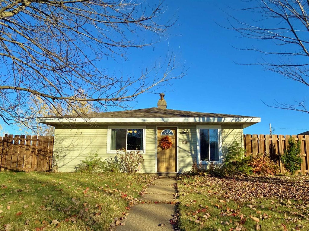 Photo of 729 N Peach AVENUE, Marshfield, WI 54449 (MLS # 22605454)