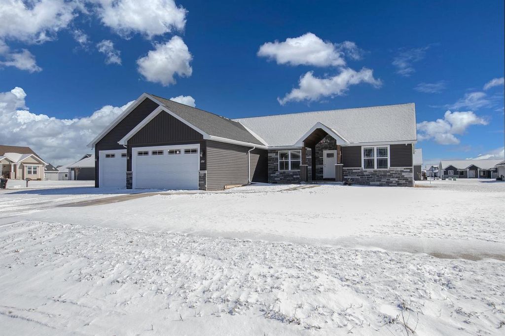 Photo of 2911 E Aquamarine AVENUE, Appleton, WI 54913 (MLS # 50319797)