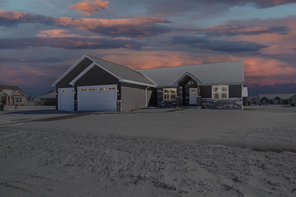 Photo of 2911 E Aquamarine AVENUE, Appleton, WI 54913 (MLS # 50319797)