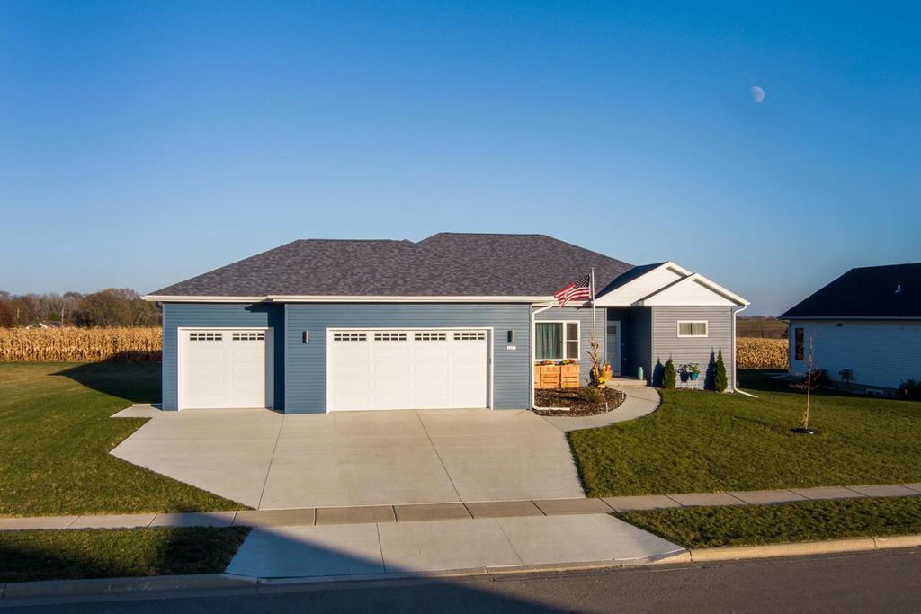 Photo of 2922 N 17th STREET, Milwaukee, WI 53206 (MLS # 1947065)