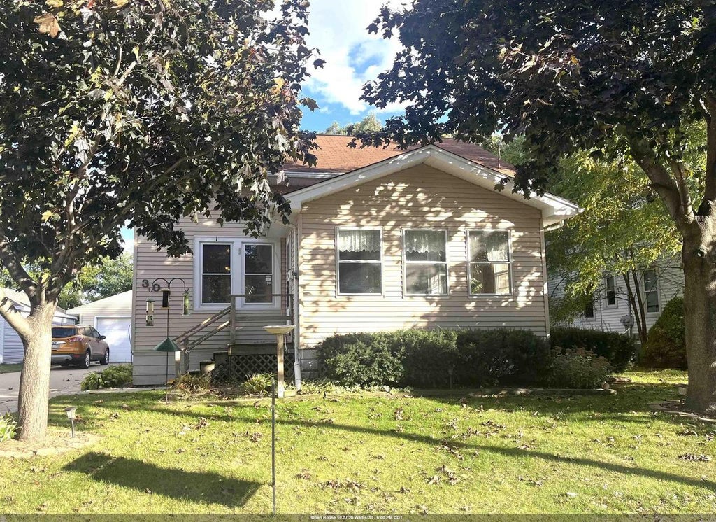 Photo of 305 Victoria STREET, Green Bay, WI 54302 (MLS # 50332866)