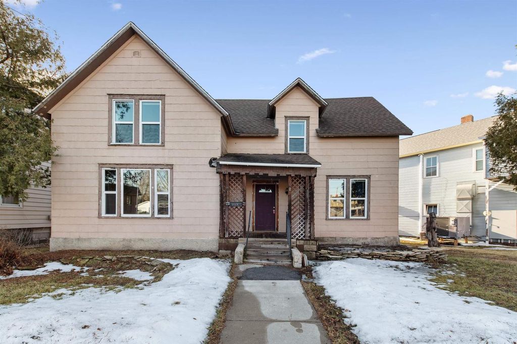 Photo of 829 Pierce AVENUE, Marinette, WI 54143 (MLS # 50321410)