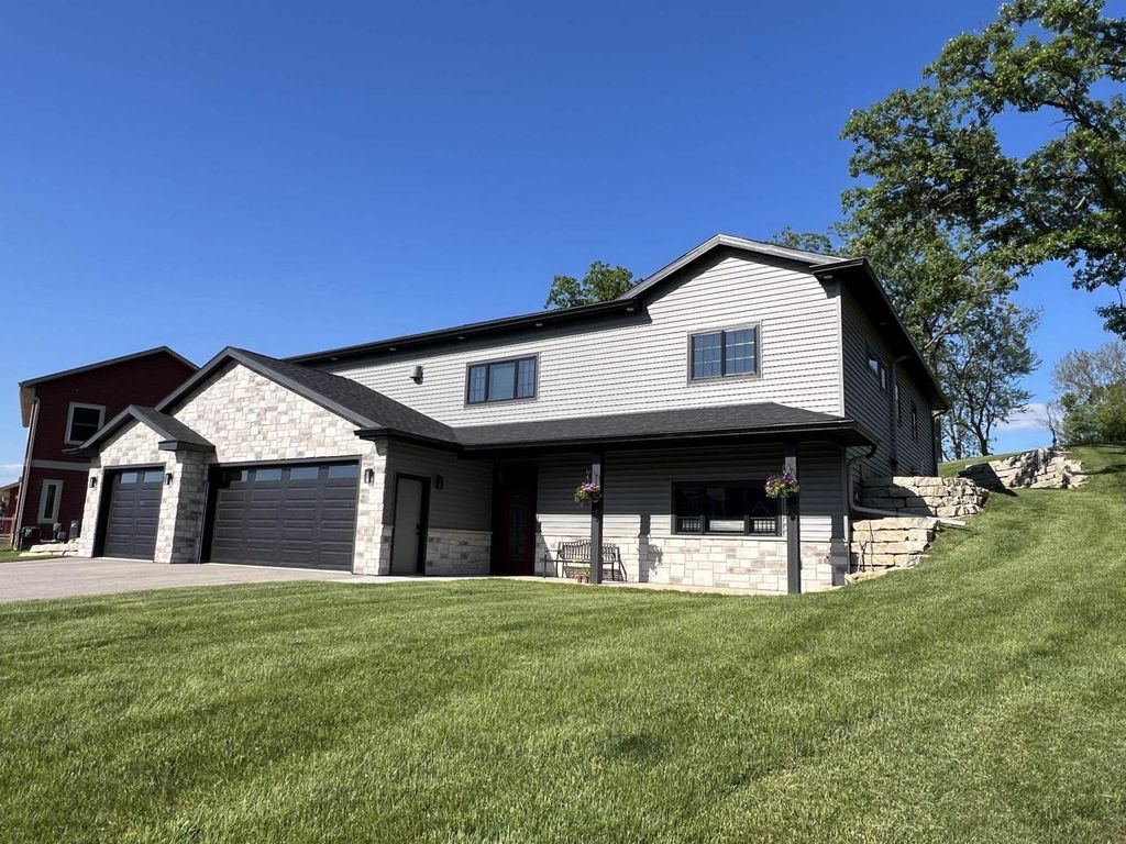 Photo of 107 Savannah CIRCLE, Barneveld, WI 53507 (MLS # 2024593)