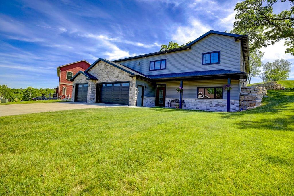 Photo of 107 Savannah CIRCLE, Barneveld, WI 53507 (MLS # 2024593)