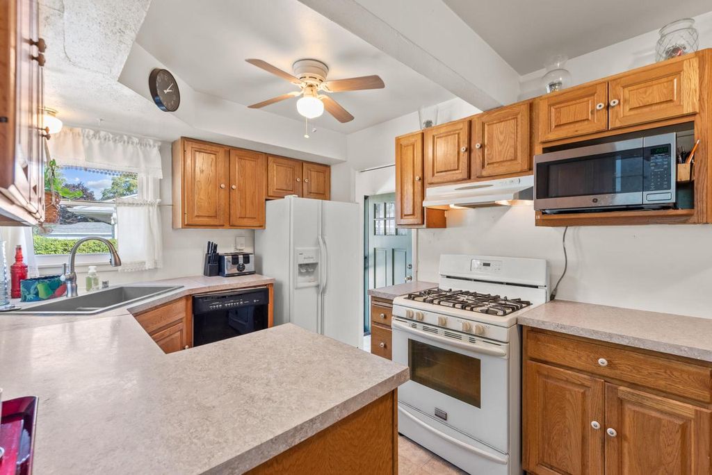 Photo of 8220 W Lynmar TERRACE, Milwaukee, WI 53222 (MLS # 1936336)