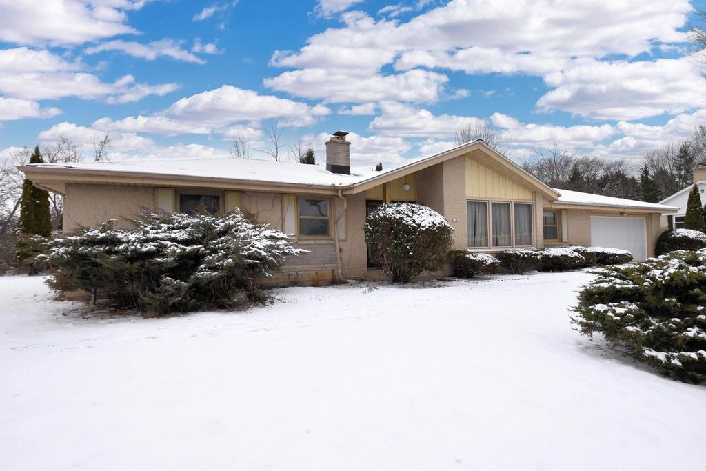 Photo of 1108 W Zedler LANE, Mequon, WI 53092 (MLS # 1946159)