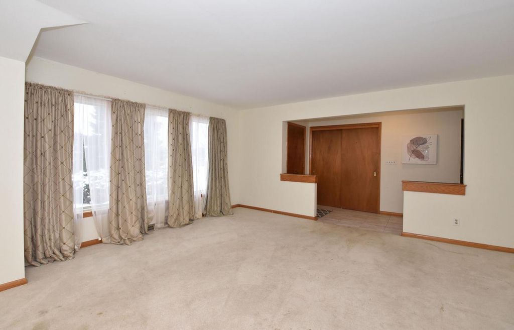 Photo of 1108 W Zedler LANE, Mequon, WI 53092 (MLS # 1946159)