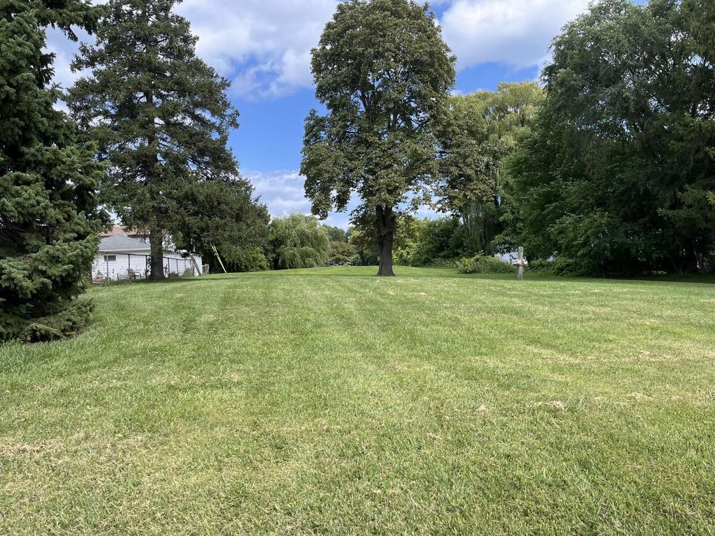 Photo of 3814 S Kinnickinnic AVENUE, Saint Francis, WI 53235 (MLS # 1944398)