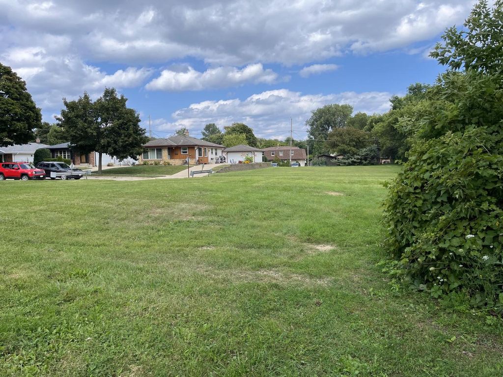 Photo of 3814 S Kinnickinnic AVENUE, Saint Francis, WI 53235 (MLS # 1944398)