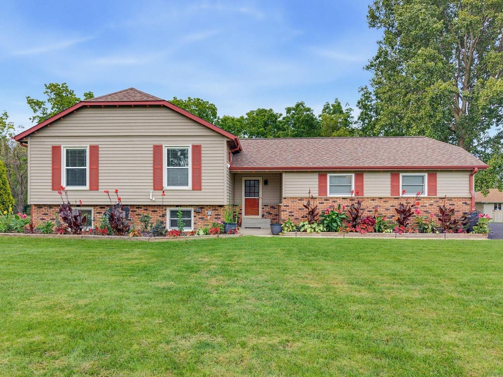 Photo of 5538 Sandy LANE, Mount Pleasant, WI 53406 (MLS # 1981184)
