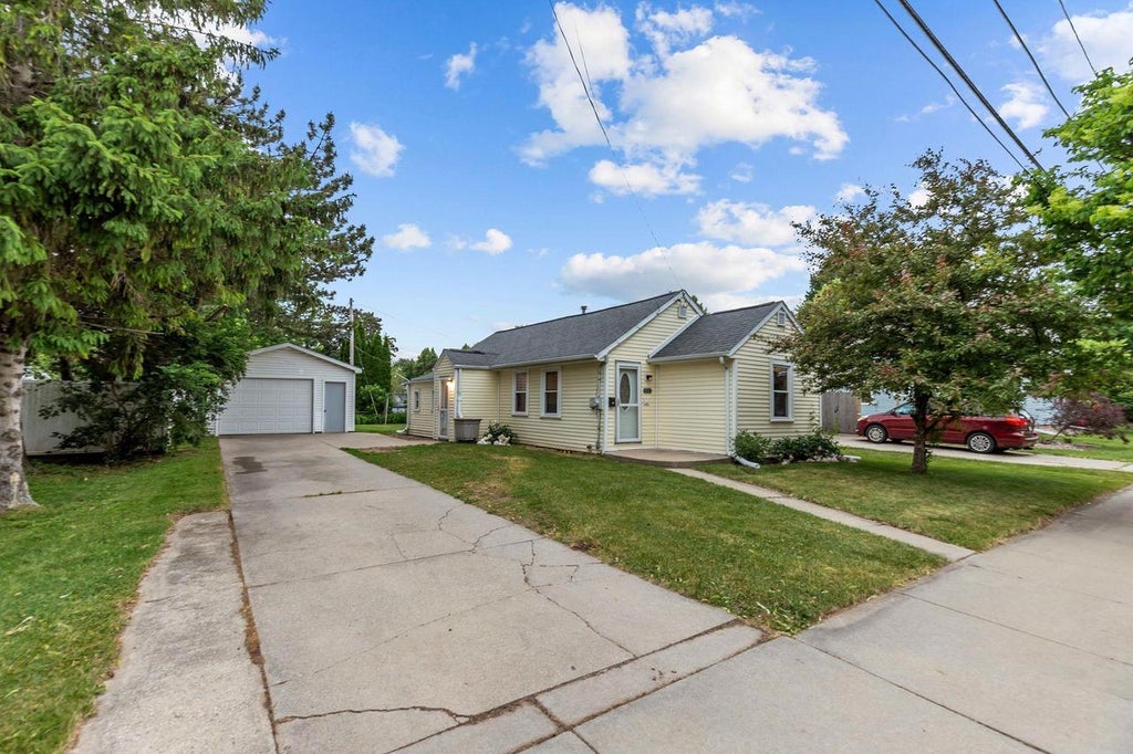 Photo of 1711 N Meade STREET, Appleton, WI 54911 (MLS # 50327353)