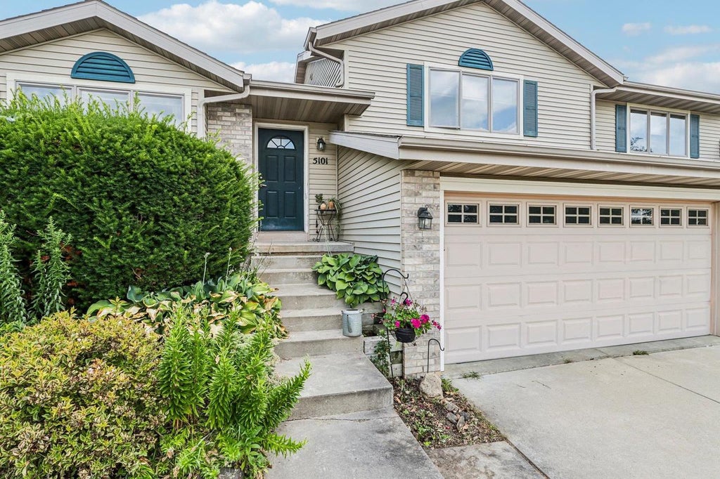 Photo of 5101-5103 Black Walnut DRIVE, Mcfarland, WI 53558 (MLS # 2028949)