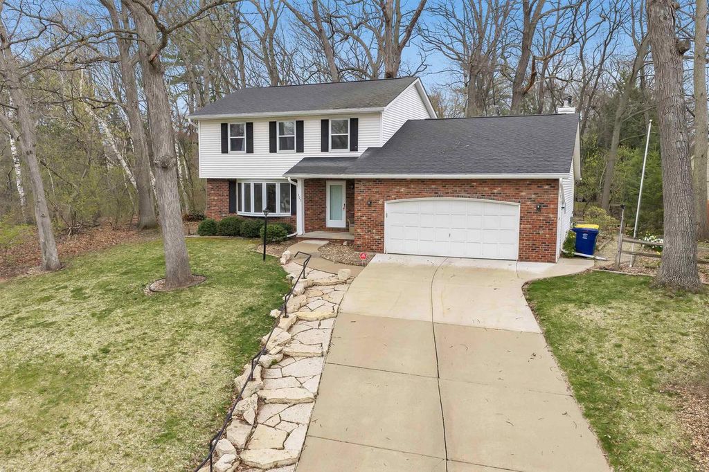 Photo of 305 Windward ROAD, Green Bay, WI 54302 (MLS # 50324581)