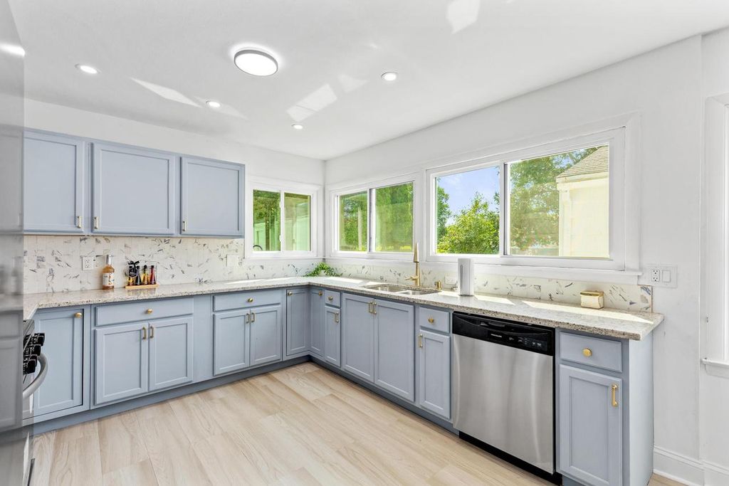 Photo of 550 N Riverside DRIVE, Saukville, WI 53080 (MLS # 1936204)