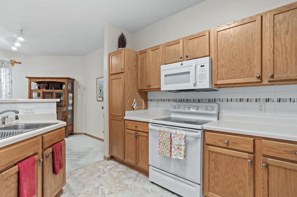 Photo of 3343 N Stone Creek CIRCLE, Madison, WI 53719 (MLS # 2018877)