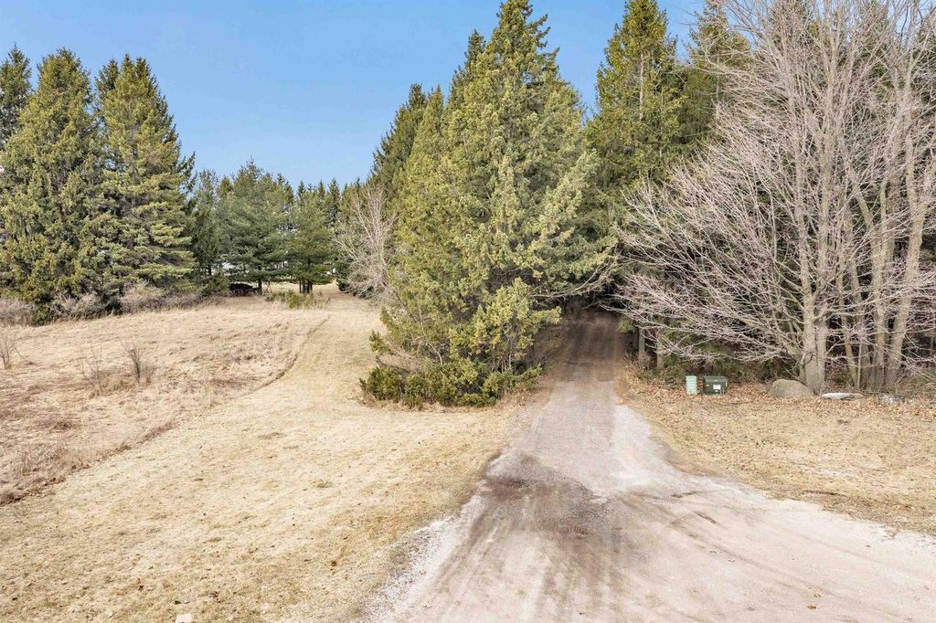 Photo of 265 E Leeward STREET, Sturgeon Bay, WI 54235 (MLS # 50322206)