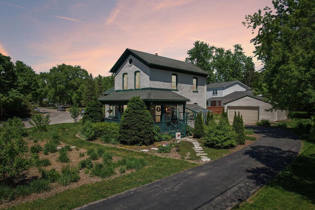 Photo of 5404 N Mohawk AVENUE, Glendale, WI 53217 (MLS # 1963910)