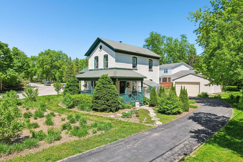 Photo of 5404 N Mohawk AVENUE, Glendale, WI 53217 (MLS # 1963910)