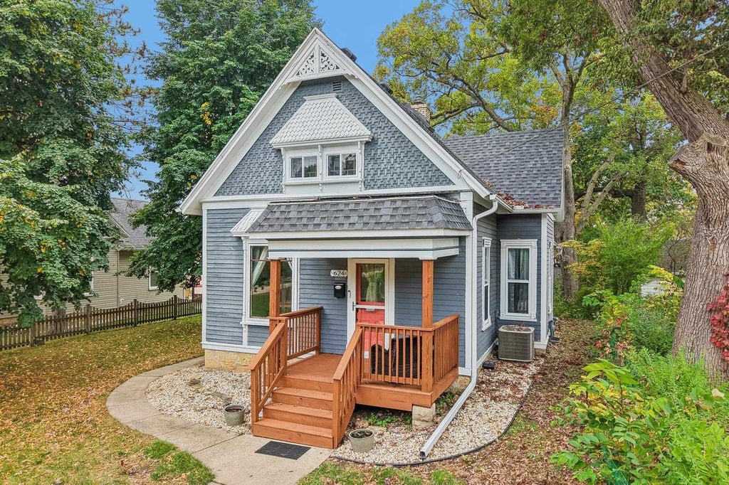 Photo of 624 S Garfield AVENUE, Janesville, WI 53545 (MLS # 2034757)
