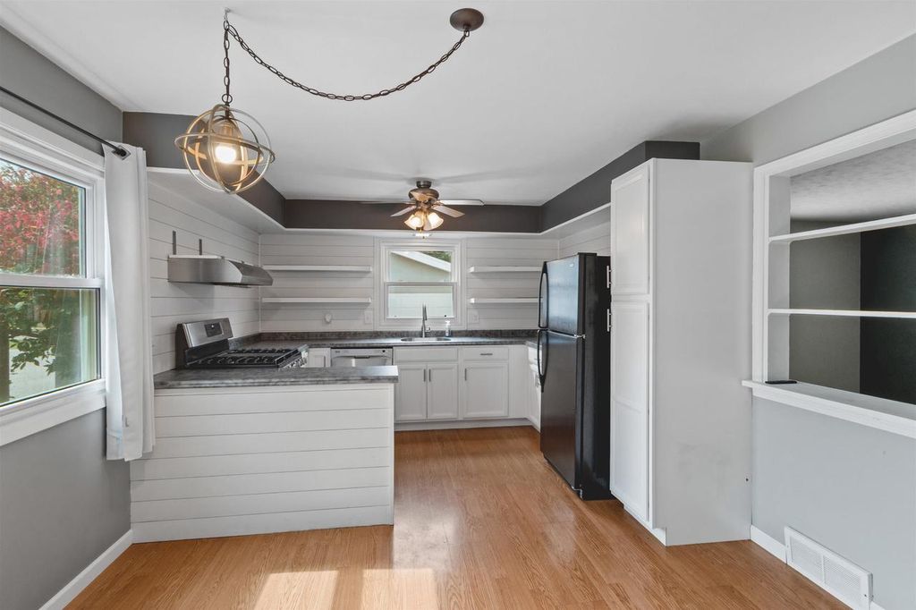 Photo of 1426 21st Avenue South, Wisconsin Rapids, WI 54495 (MLS # 22504517)