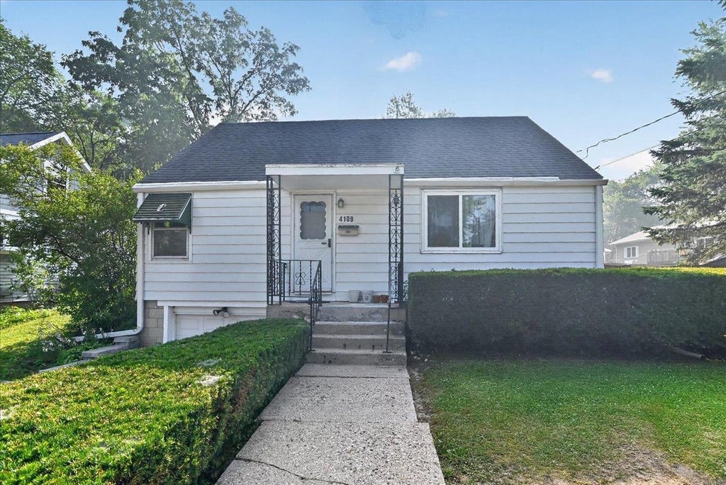 Photo of 4109 Barby LANE, Madison, WI 53704 (MLS # 2028129)
