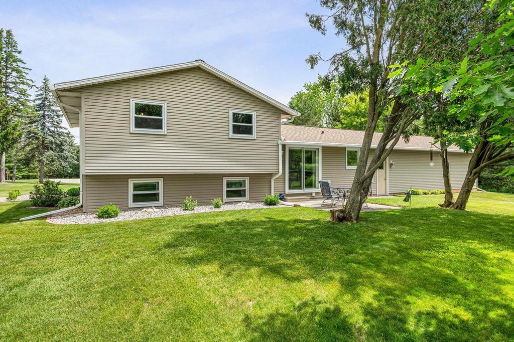 Photo of 2861 Sunny Vale COURT, Green Bay, WI 54313 (MLS # 50328353)