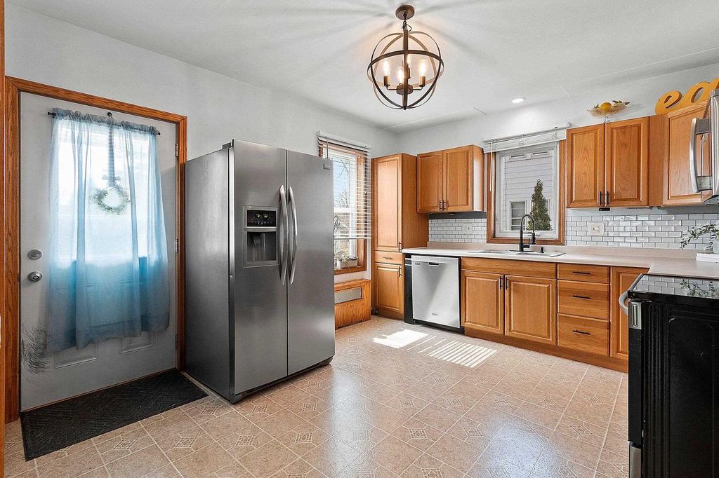 Photo of 1105 Dousman STREET, Green Bay, WI 54303 (MLS # 50322954)