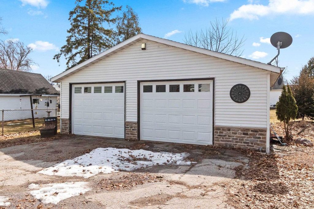 Photo of 1105 Dousman STREET, Green Bay, WI 54303 (MLS # 50322954)