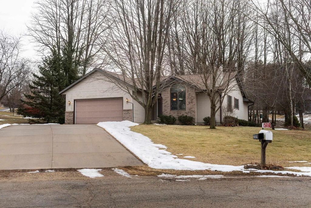 Photo of N7207 Circle DRIVE, Pardeeville, WI 53954 (MLS # 2014215)