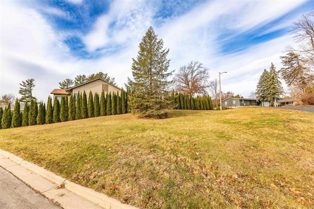 Photo of Unit 5 Waite LANE, Platteville, WI 53818 (MLS # 2014969)