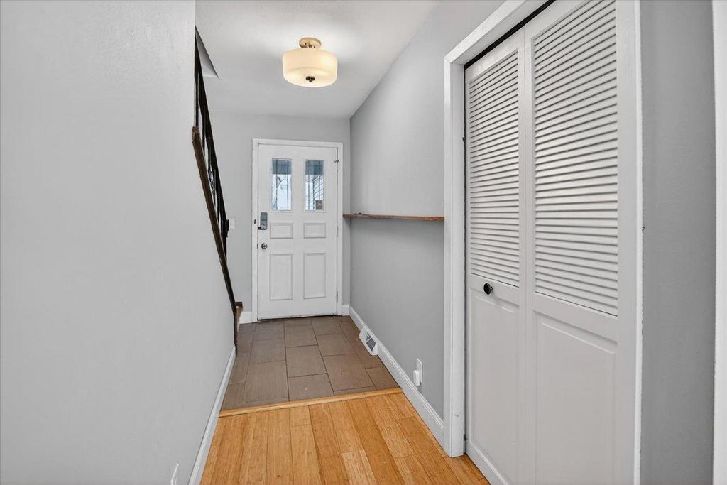 Photo of 14 Whitcomb CIRCLE, Madison, WI 53711 (MLS # 2017543)