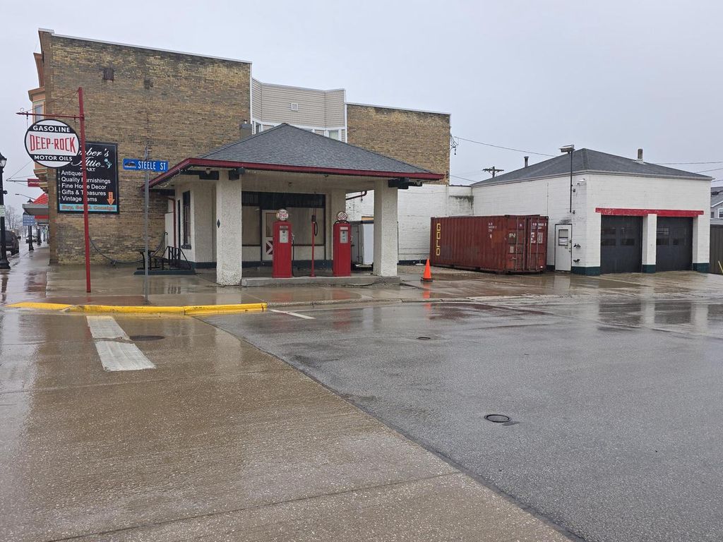 Photo of 402 Steele STREET, Algoma, WI 54201 (MLS # 1958224)