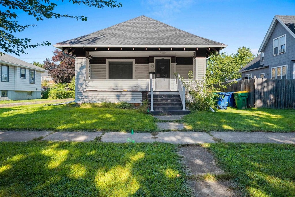 Photo of 508 S Maple AVENUE, Green Bay, WI 54303 (MLS # 50332793)