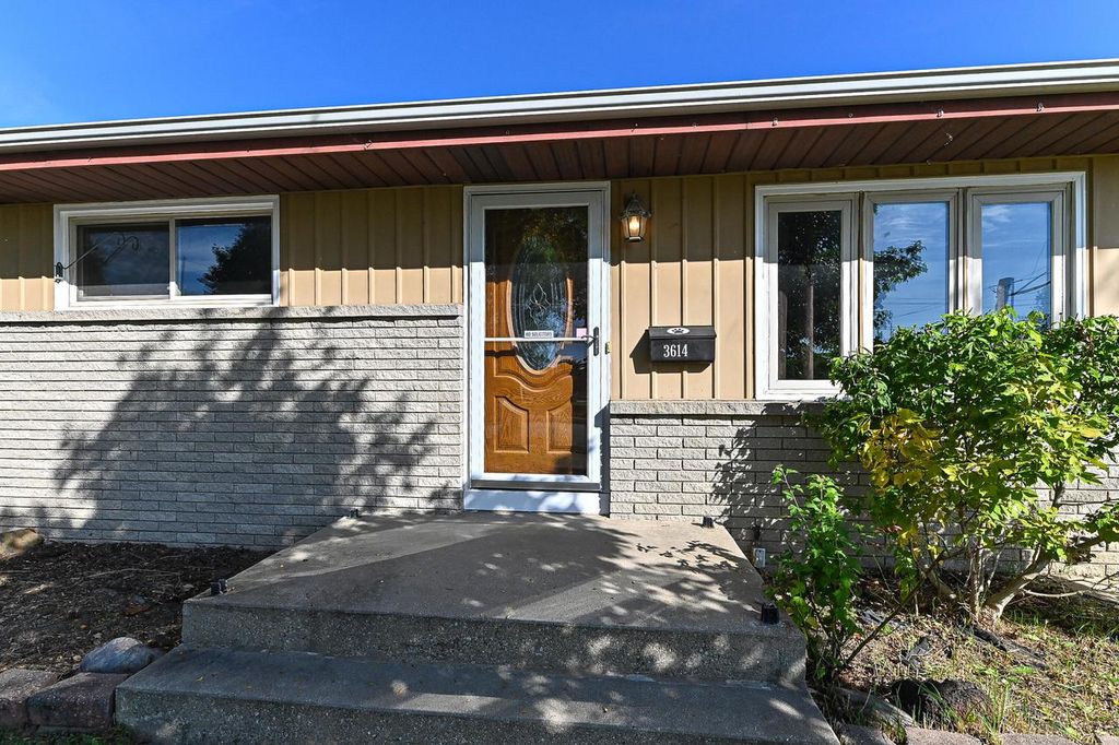 Photo of 3614 E Kimberly AVENUE, Cudahy, WI 53110 (MLS # 1936266)