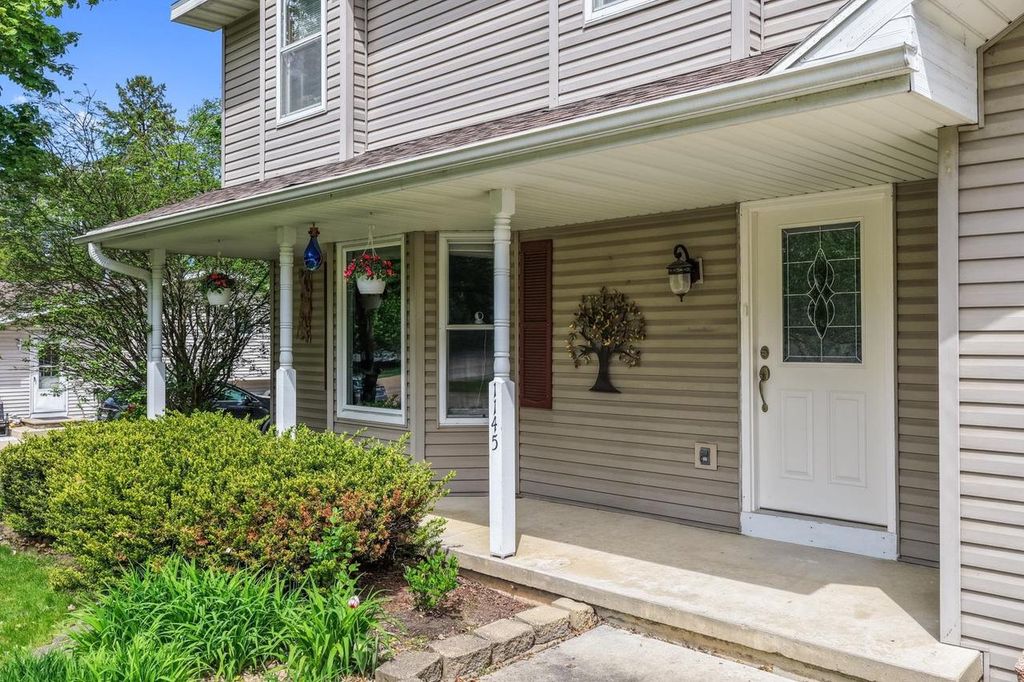 Photo of 1145 Crestwood DRIVE, Green Bay, WI 54313 (MLS # 50326347)