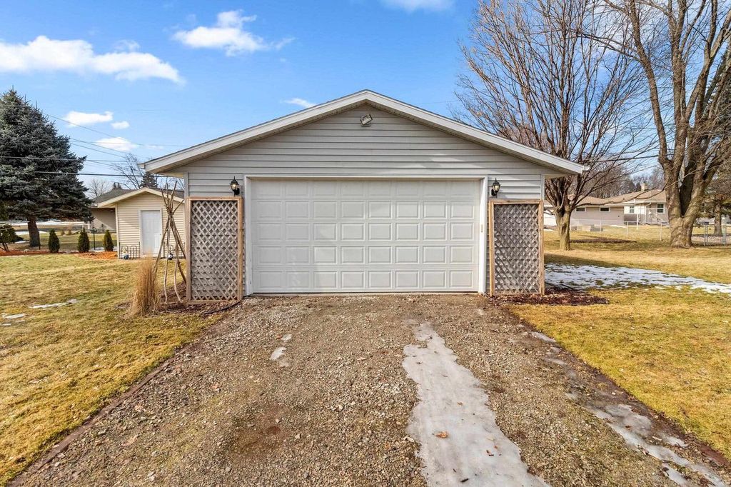Photo of 1501 N Lynndale DRIVE, Appleton, WI 54914 (MLS # 50321327)