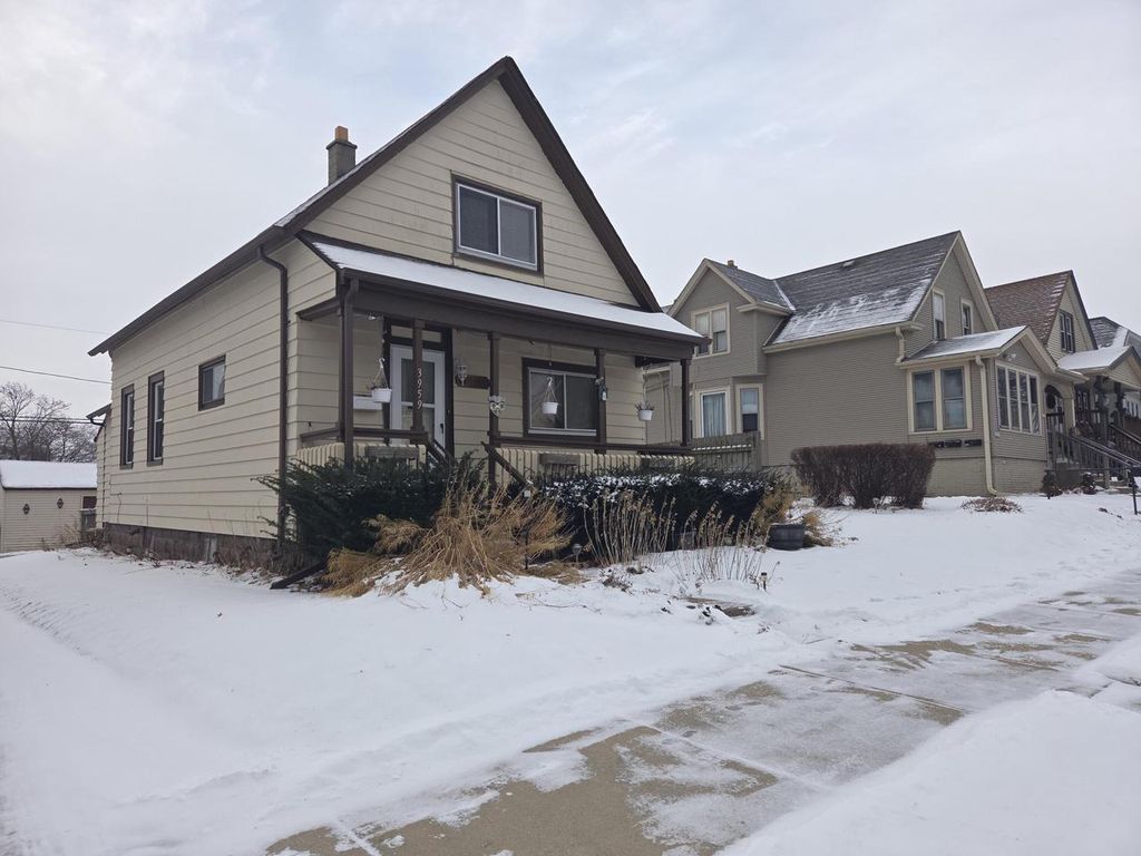 Photo of 3959 E Underwood AVENUE, Cudahy, WI 53110 (MLS # 1946063)