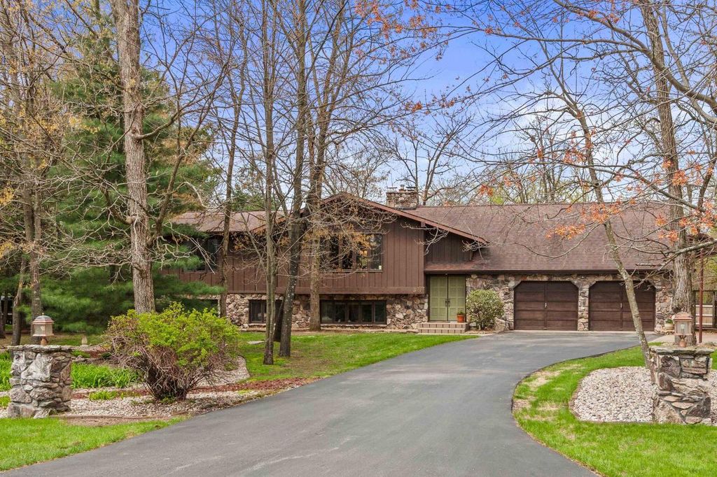 Photo of 321 Crossbow DRIVE, Plover, WI 54467 (MLS # 22601910)