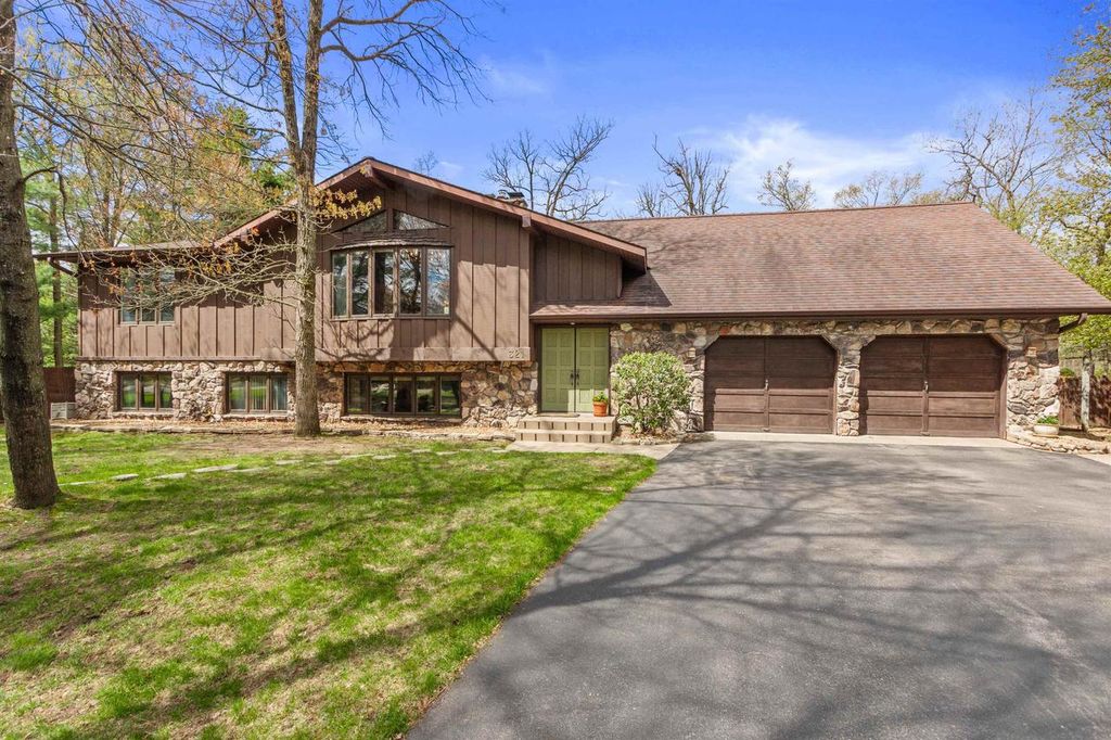 Photo of 321 Crossbow DRIVE, Plover, WI 54467 (MLS # 22601910)