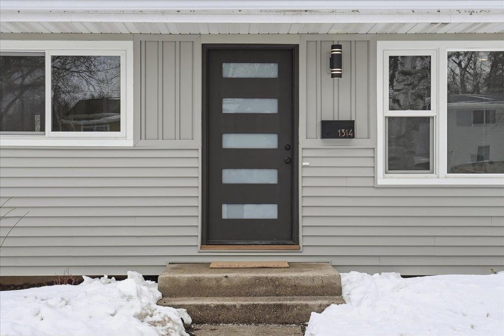 Photo of 1314 Debra LANE, Madison, WI 53704 (MLS # 2018870)