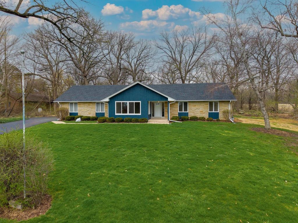 Photo of S40W26950 Oak Grove LANE, Waukesha, WI 53189 (MLS # 1958479)